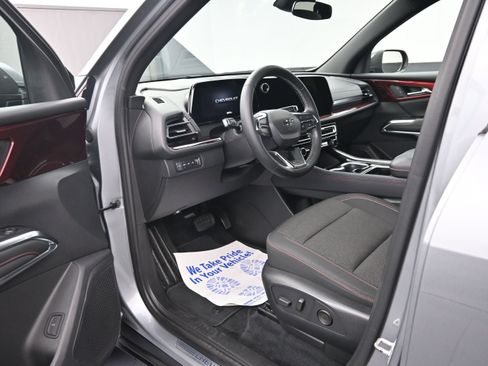 Used 2024 Chevrolet Traverse Z71 AWD/4WD image 9