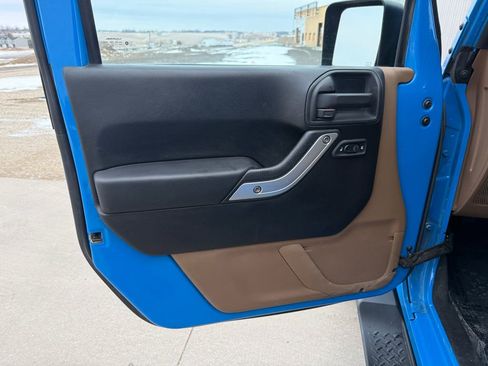 Used 2011 Jeep Wrangler Unlimited Sahara w/ Dual Top Group image 19