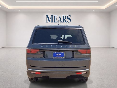 Used 2023 Jeep Wagoneer 2WD image 4