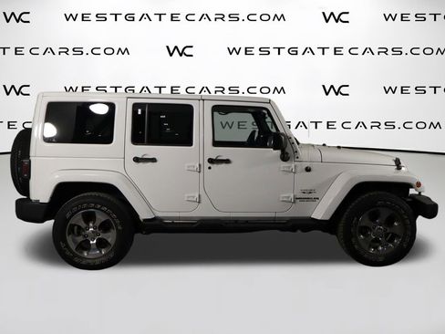 Used 2017 Jeep Wrangler Unlimited Sahara w/ Connectivity Group AWD/4WD image 38