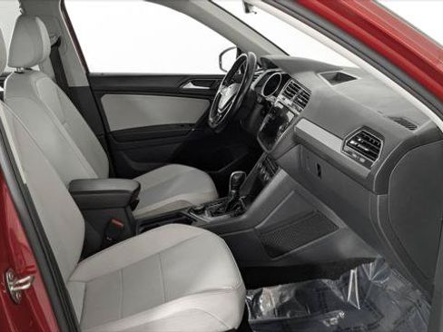 Used 2018 Volkswagen Tiguan SE w/ Panoramic Sunroof Package AWD/4WD image 23