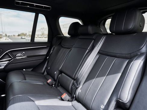 Used 2025 Land Rover Range Rover SE AWD/4WD image 41