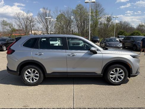Used 2024 Honda CR-V LX image 3