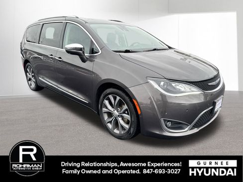 Used 2017 Chrysler Pacifica Limited image 2
