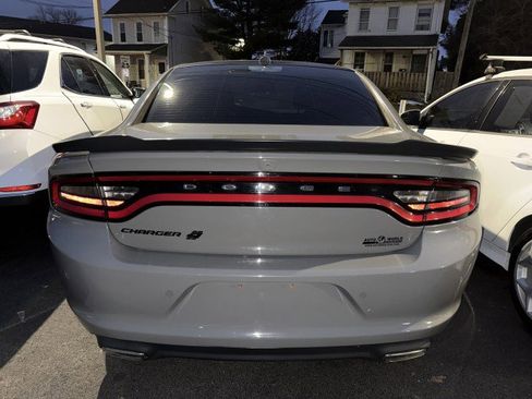 Used 2019 Dodge Charger SXT w/ Blacktop Package image 10