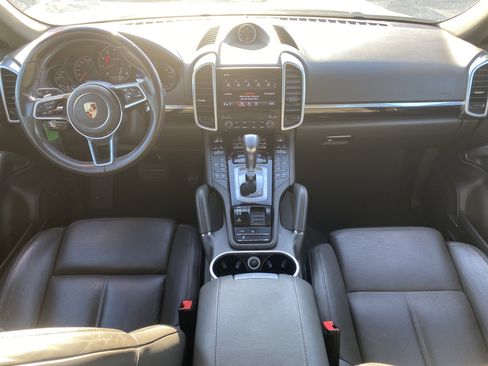 Used 2017 Porsche Cayenne Platinum Edition w/ Premium Package (PJV) image 17