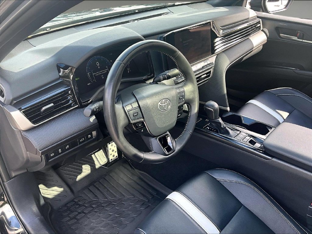 Used 2025 Toyota Camry SE w/ Convenience Package AWD/4WD image 8