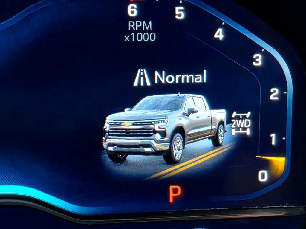 Used 2025 Chevrolet Silverado 1500 LT AWD/4WD image 45
