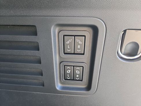 New 2026 Chevrolet Traverse RS image 35