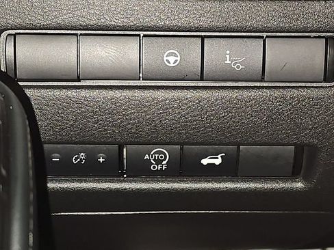 Used 2025 Nissan Rogue Platinum w/ Platinum Premium Package FWD image 19
