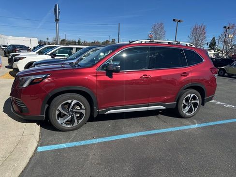 Used 2023 Subaru Forester Touring image 2