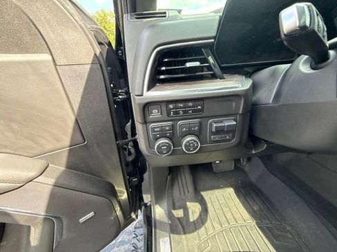 Used 2025 Chevrolet Suburban Z71 w/ Z71 Off-Road Package AWD/4WD image 27