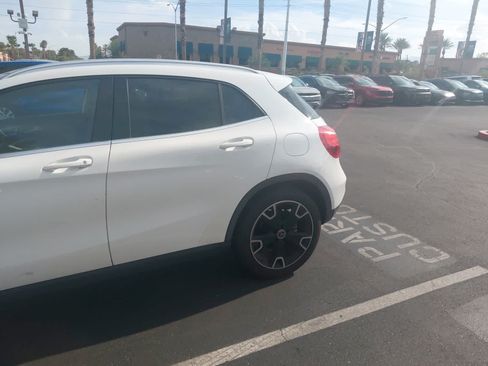 Used 2020 Mercedes-Benz GLA 250 4MATIC image 2