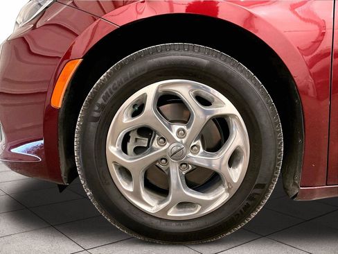 Used 2021 Chrysler Pacifica Limited FWD image 8
