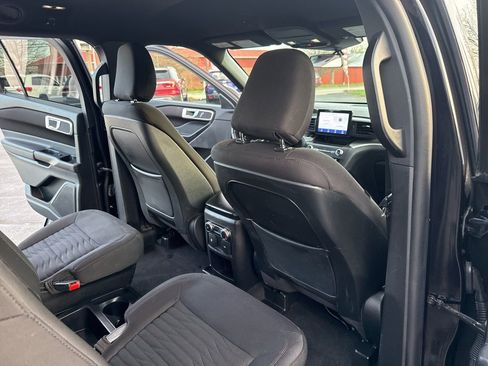 Used 2020 Ford Explorer XLT image 26