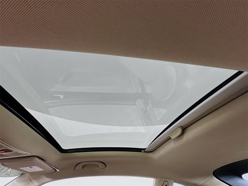 Used 2017 Volkswagen Beetle 1.8T SEL image 4