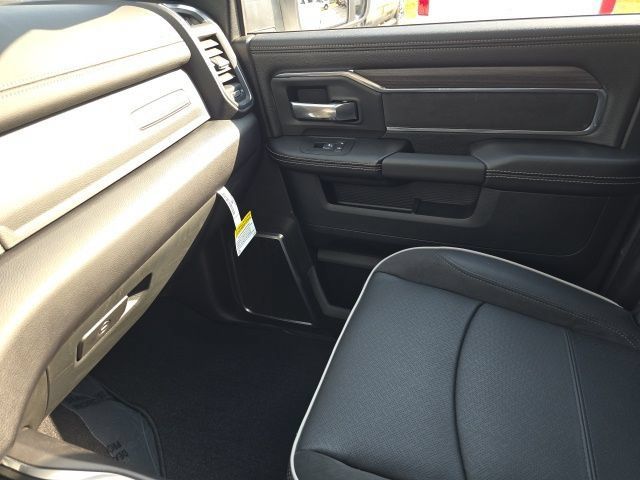 Used 2025 RAM 2500 Laramie AWD/4WD image 24