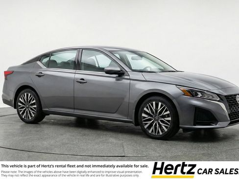 Used 2025 Nissan Altima 2.5 SV FWD image 1