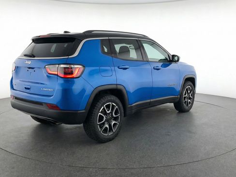 Used 2025 Jeep Compass Trailhawk AWD/4WD image 9