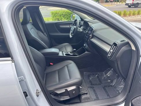 Certified 2025 Volvo XC40 B5 Core AWD/4WD image 13