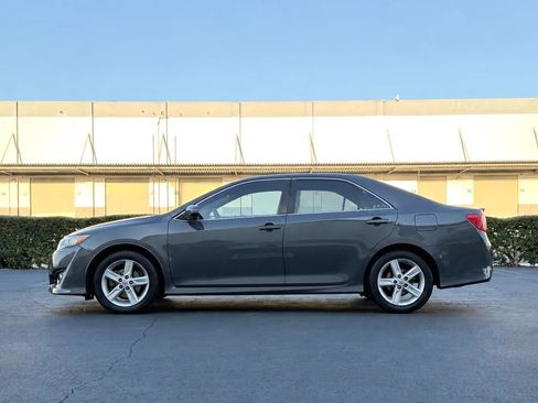 Used 2012 Toyota Camry SE w/ Leather Pkg FWD image 7