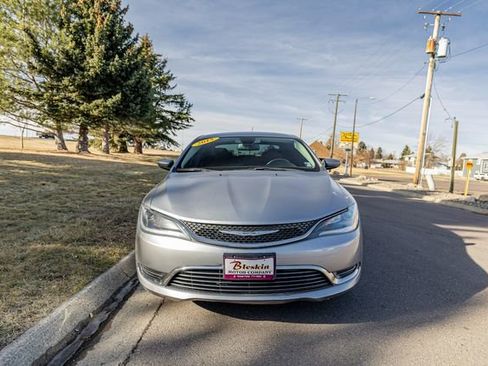 Used 2015 Chrysler 200 Limited w/ Convenience Group image 2