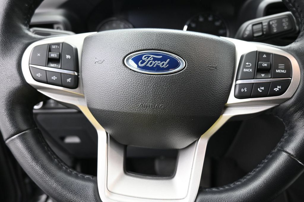 Used 2023 Ford Explorer XLT AWD/4WD image 13