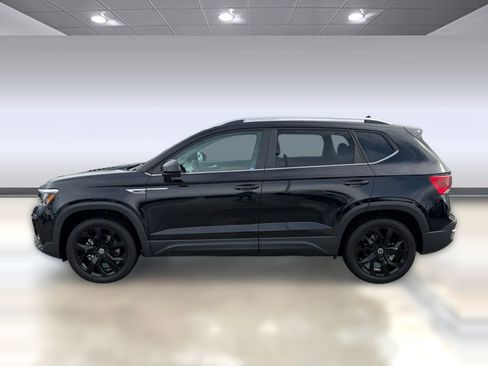 Certified 2023 Volkswagen Taos SE w/ Black Wheel Package FWD image 2