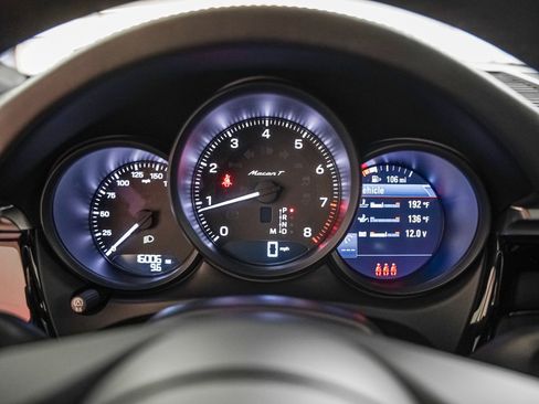 Used 2024 Porsche Macan Turbo image 18