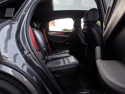 Used 2024 Porsche Cayenne Coupe AWD/4WD image 15