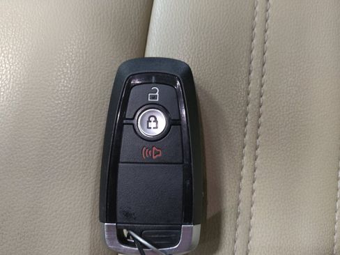 Used 2019 Ford Edge SEL w/ Equipment Group 201A AWD/4WD image 32
