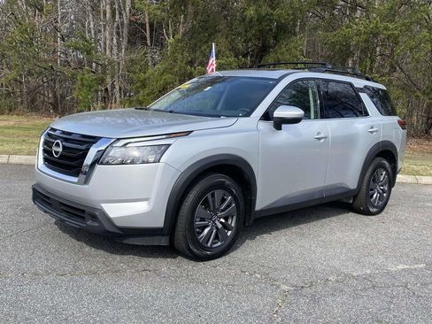 Used 2024 Nissan Pathfinder SV w/ SV Premium Package image 1