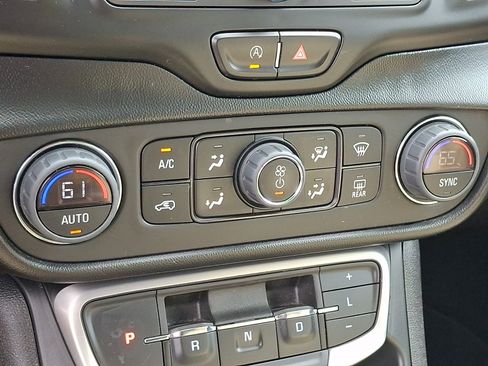 Used 2023 GMC Terrain SLE w/ Driver Convenience Package AWD/4WD image 16