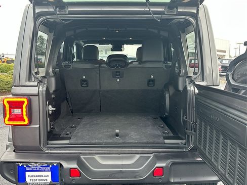 Used 2025 Jeep Wrangler Sahara w/ Safety Group image 16