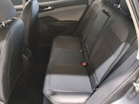 Used 2022 Volkswagen Taos SE w/ Panoramic Sunroof Package AWD/4WD image 27