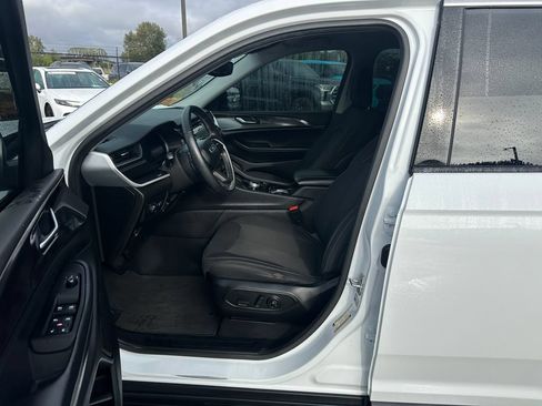 Used 2023 Jeep Grand Cherokee L Laredo w/ Luxury Tech Group I AWD/4WD image 13