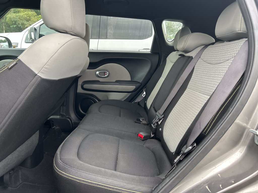 Used 2016 Kia Soul + FWD image 11