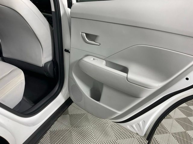 Used 2025 Hyundai Kona SEL FWD image 12