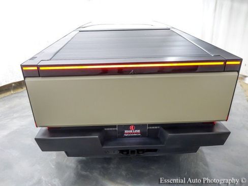 Used 2024 Tesla Cybertruck AWD Crew Cab image 7