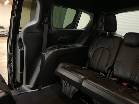 Used 2025 Chrysler Pacifica Select FWD image 70