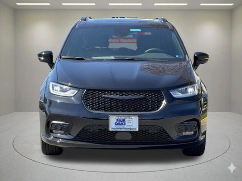 New 2026 Chrysler Pacifica Select image 3