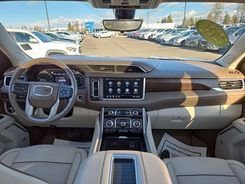 Used 2021 GMC Yukon XL Denali w/ Denali Premium Package image 36