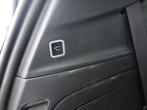 Used 2024 Chrysler Pacifica Limited FWD image 17