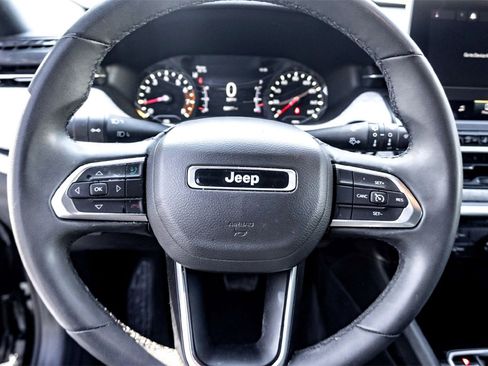 Used 2024 Jeep Compass Latitude image 17