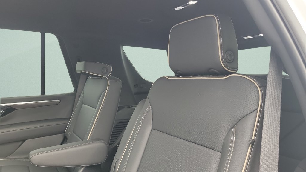 Used 2025 Chevrolet Tahoe Premier RWD image 9