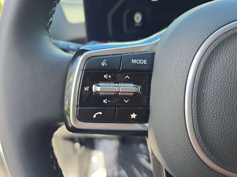 Used 2025 Kia Sorento SX FWD image 18