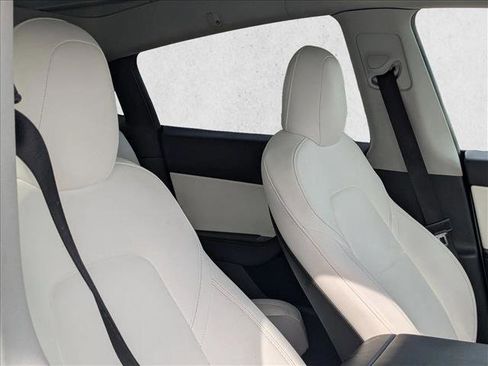 Used 2021 Tesla Model Y Long Range image 19