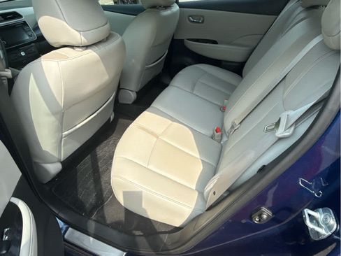 Used 2019 Nissan Leaf SL w/ SL Technology Package FWD image 8