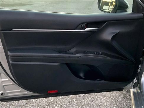 Used 2022 Toyota Camry SE w/ Cold Weather Package image 21