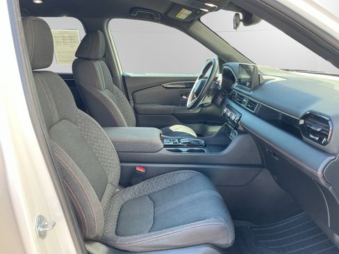 Used 2023 Honda Pilot Sport image 15